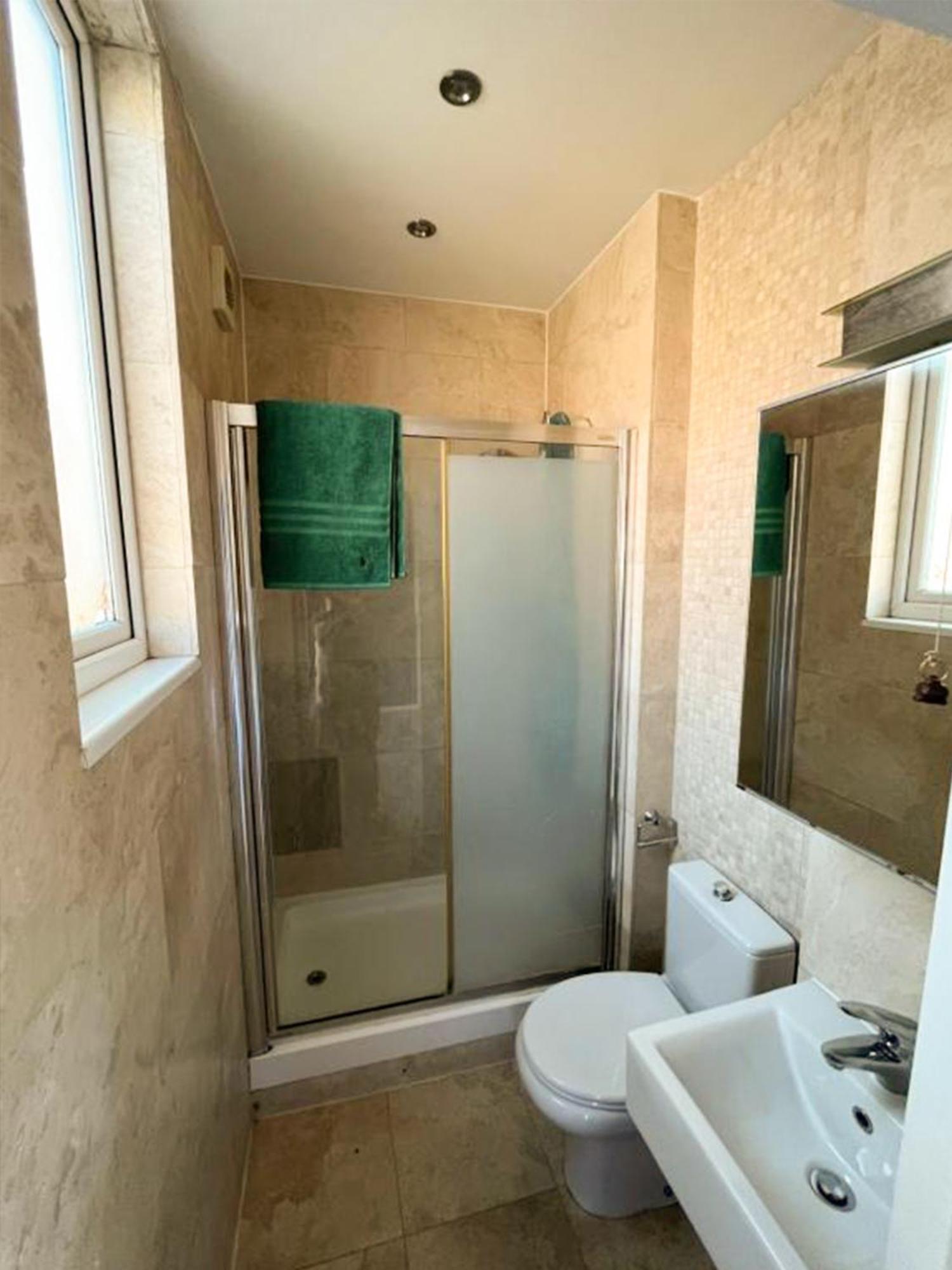 Two Bed Minutes From Hammersmith Appartamento